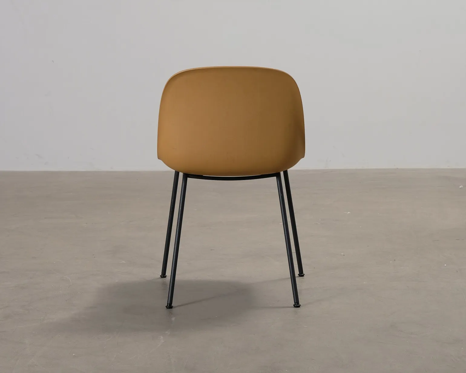 Muuto Fiber Side stol ockra