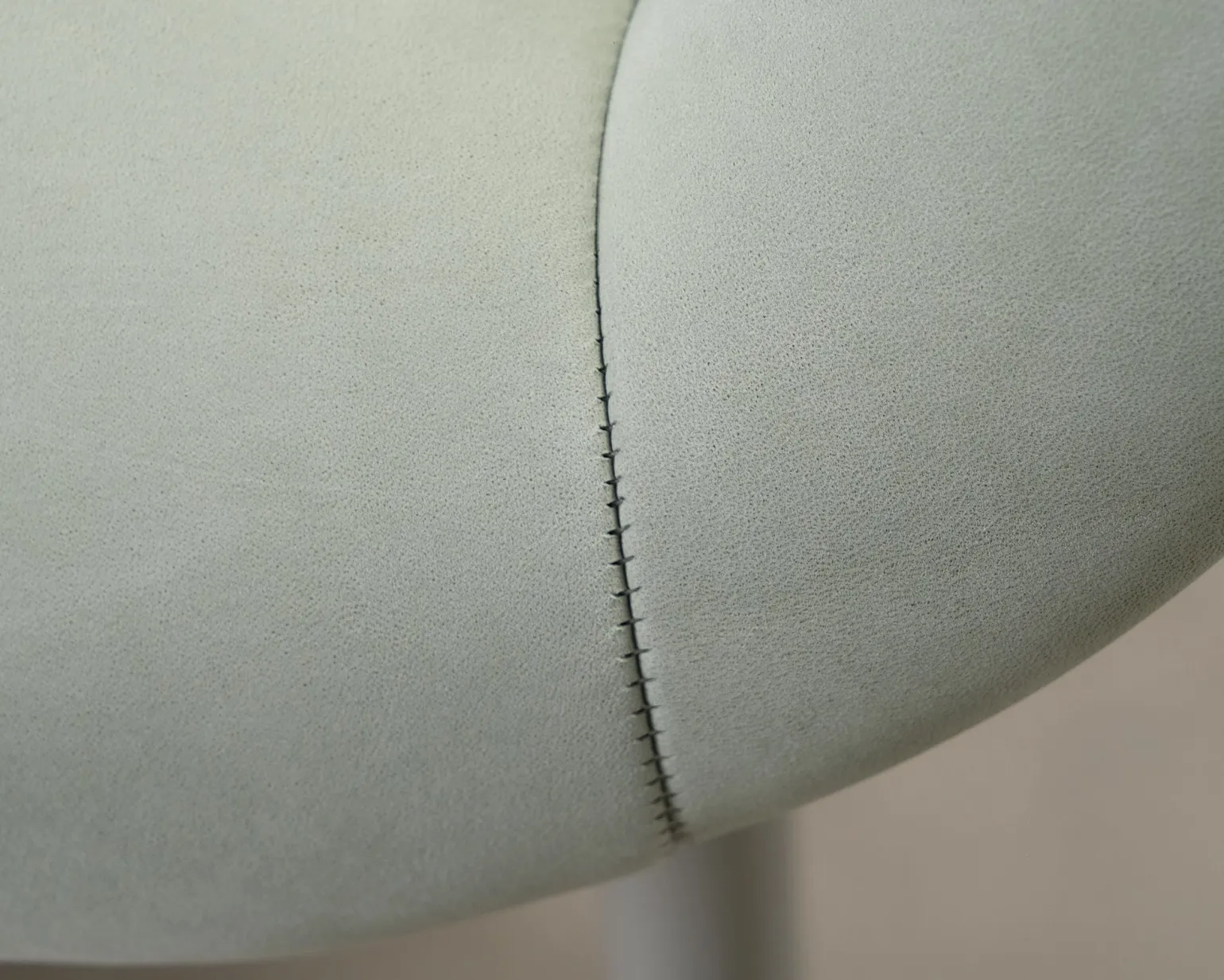 Muuto Fiber Soft Chair läderfåtölj grön