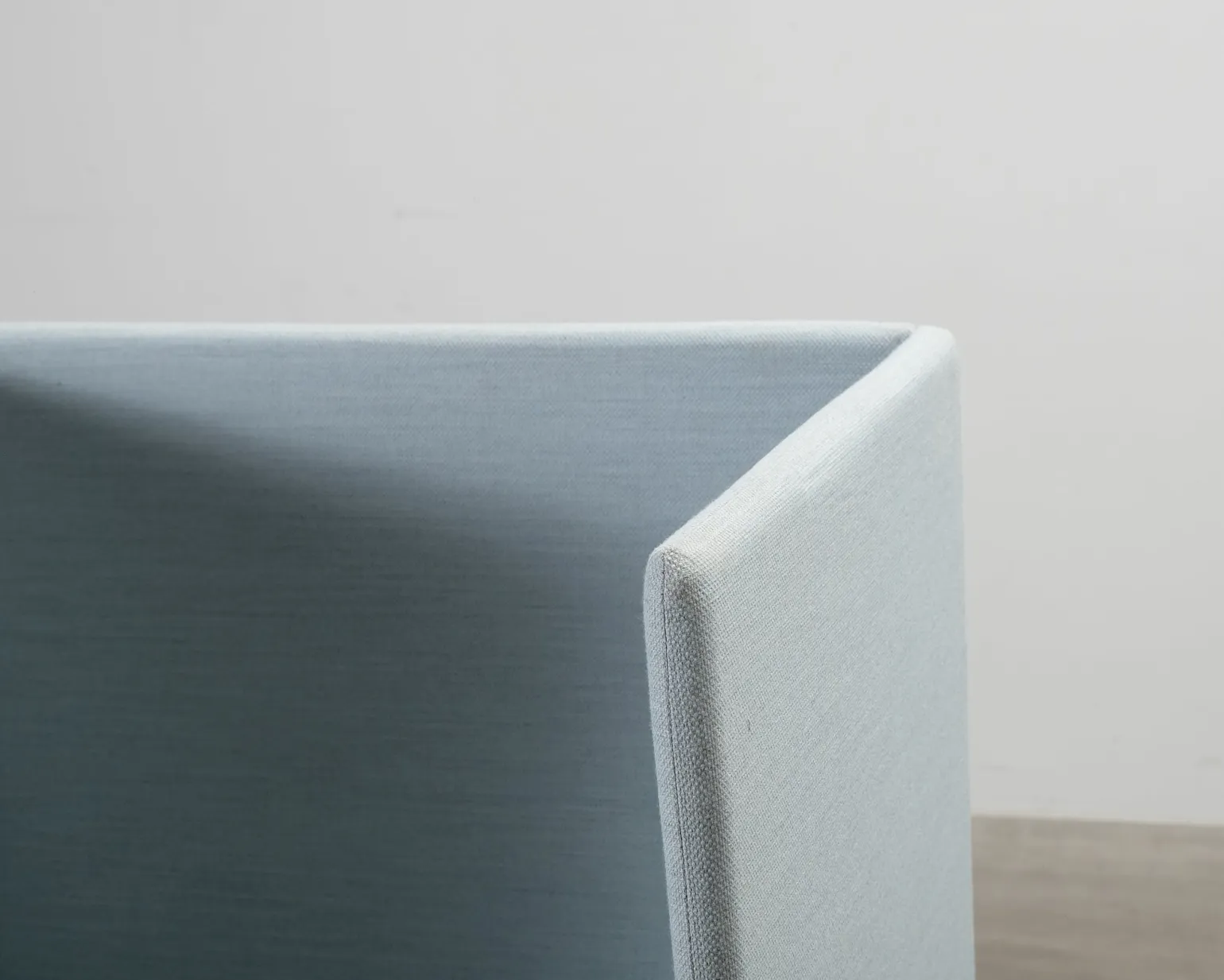 Muuto Outline Highback fåtölj ljusblå