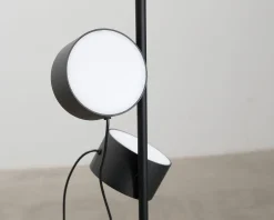Muuto Post golvlampa svart