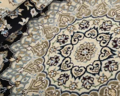 Nain 9 La orientalisk matta 248 x 356 cm