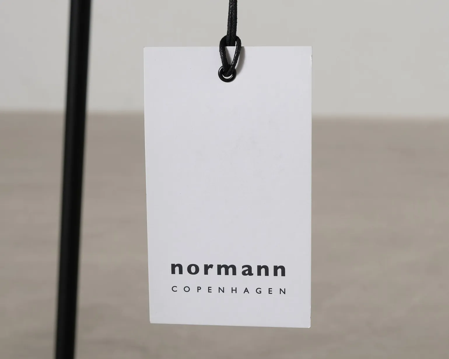 Normann Copenhagen Studio stol vit