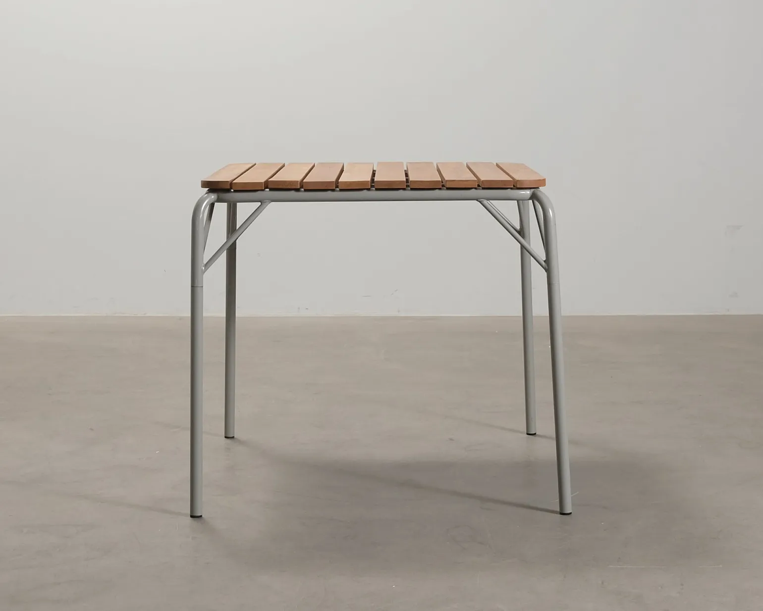 Normann Copenhagen Vig matbord