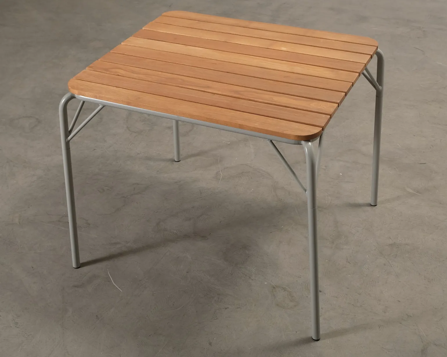 Normann Copenhagen Vig matbord