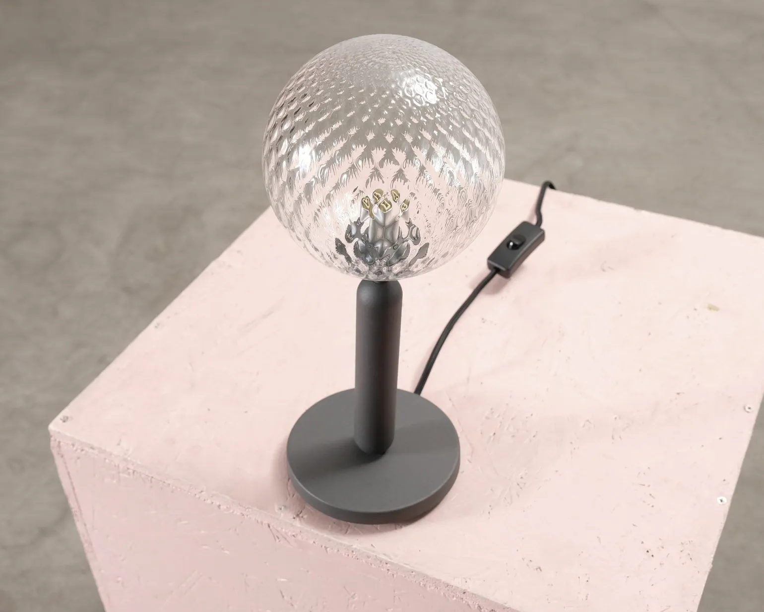 Nuura Miira bordslampa mörkgrå