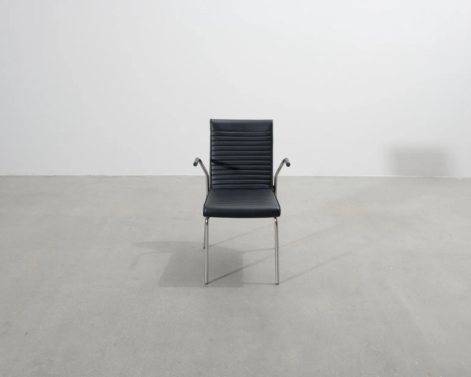Offecct Quick karmstol svart