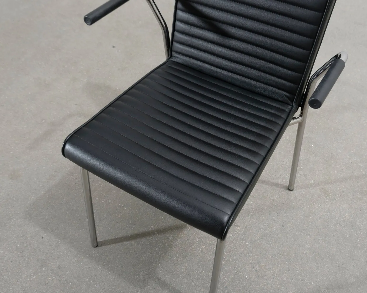 Offecct Quick karmstol svart