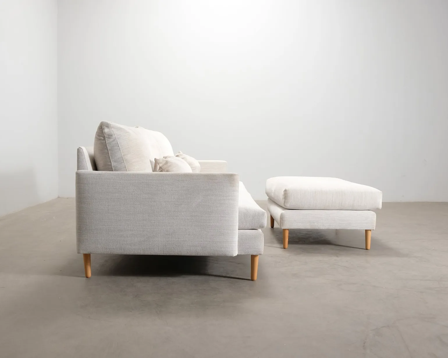 Pohjanmaan 2,5-sits soffa med fotpall