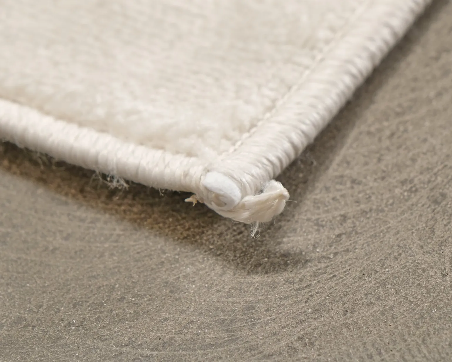 Rugvista Essential Tuscany matta 200 x 200 cm vit