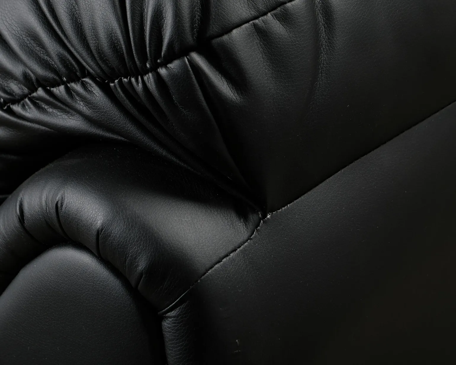 Salvador 2-sits soffa black