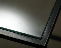 Sidobord med glasyta svart