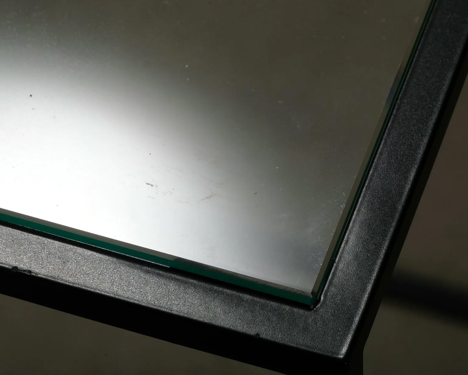 Sidobord med glasyta svart