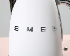 Smeg vattenkokare 1,7 L mattvit