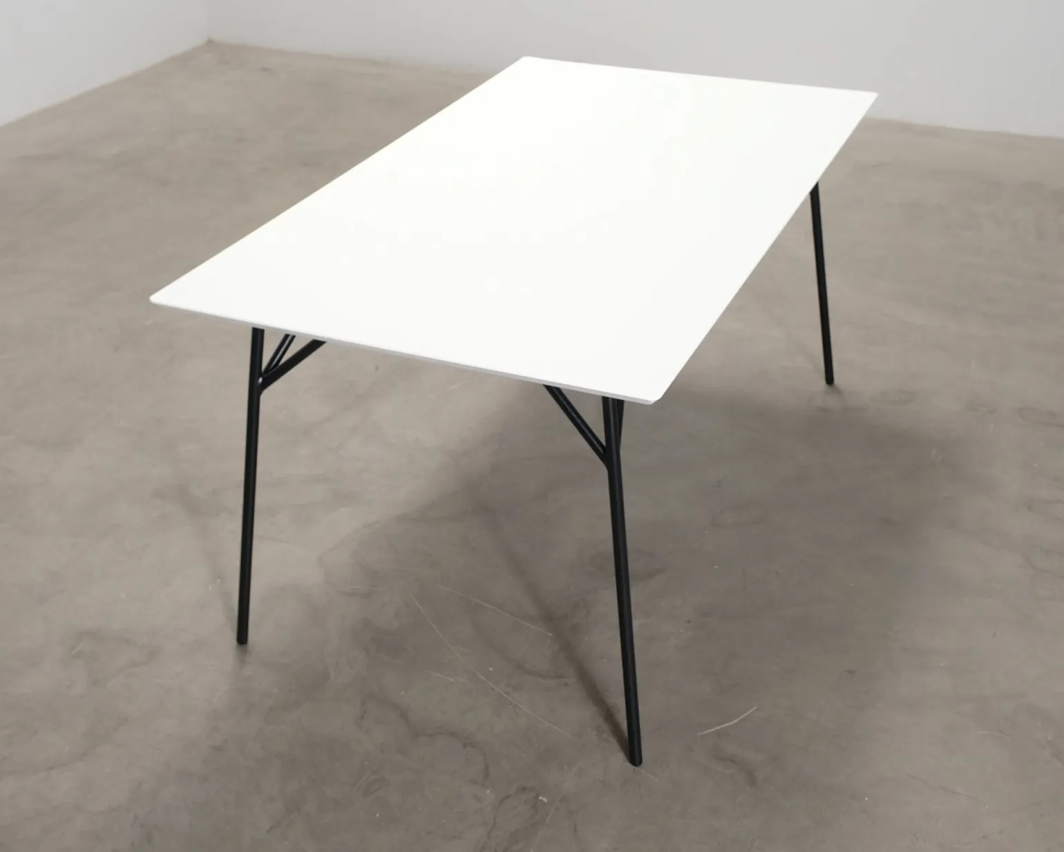 Sofacompany Allie matbord 150 cm vit / svart