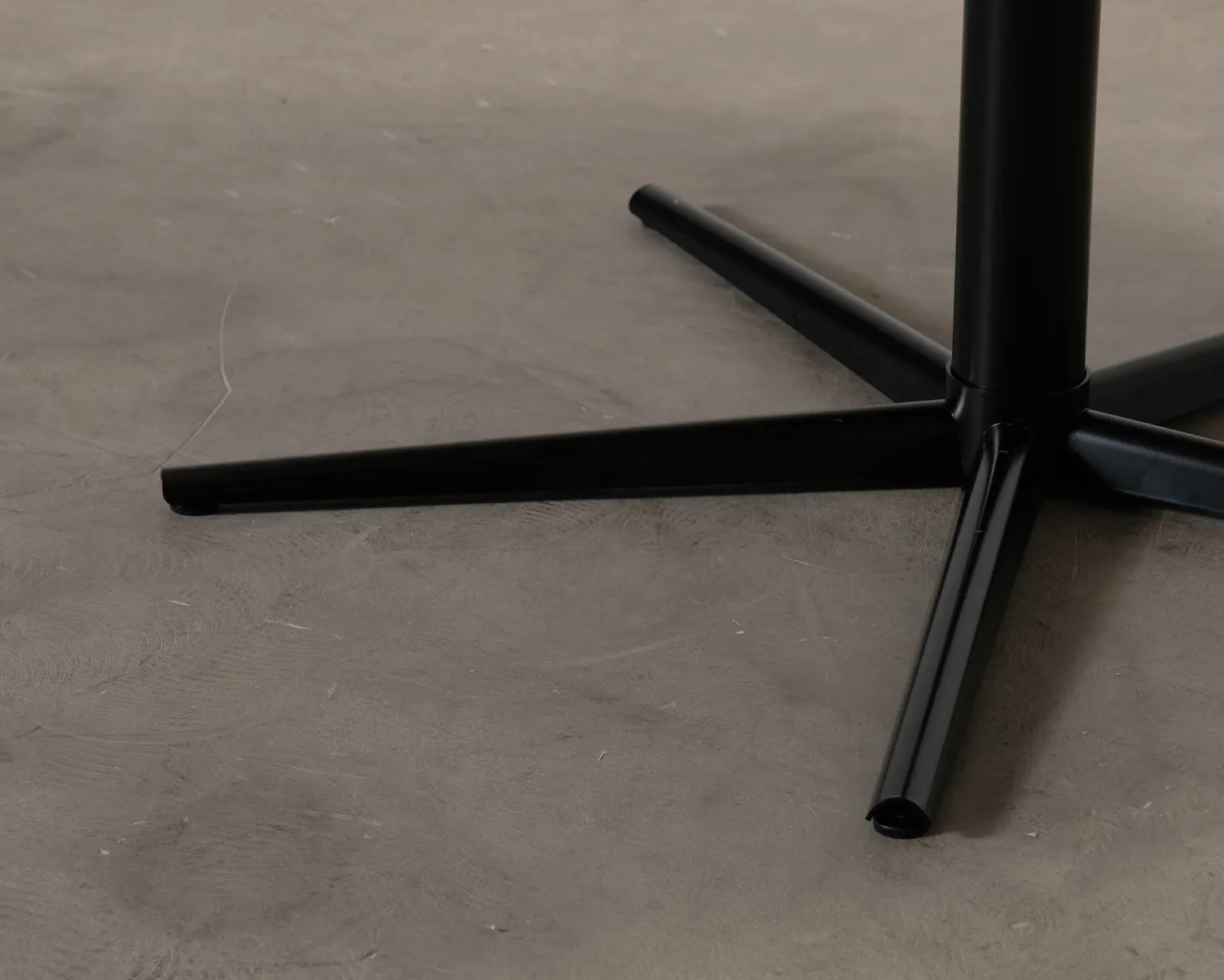 Sofacompany Allie matbord ø 120 cm vit / svart