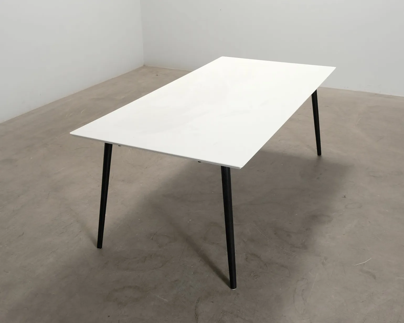 Sofacompany Allie matbord vit / svart