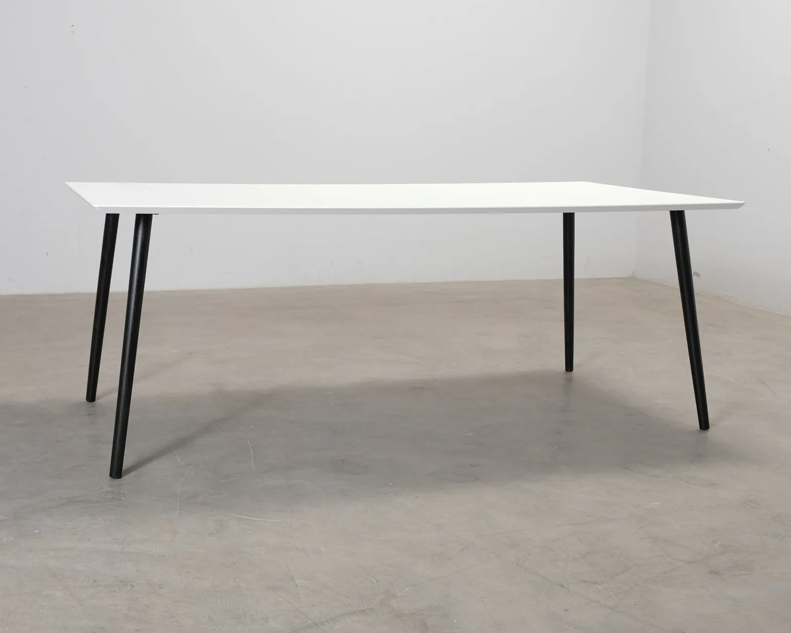 Sofacompany Allie matbord vit / svart