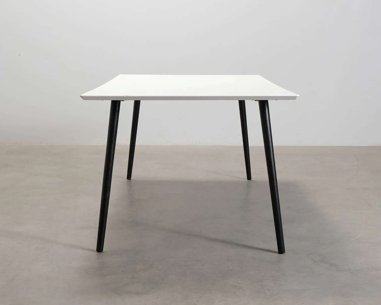 Sofacompany Allie matbord vit / svart