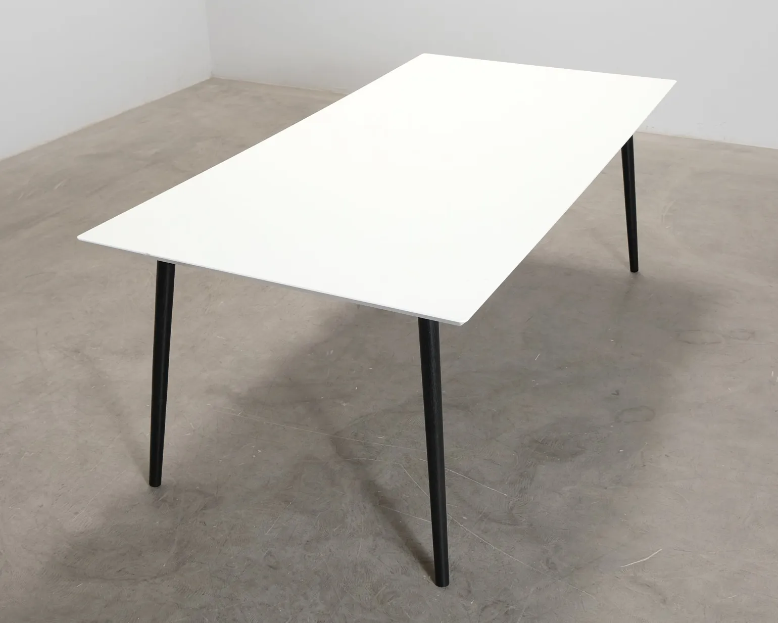 Sofacompany Allie matbord vit / svart