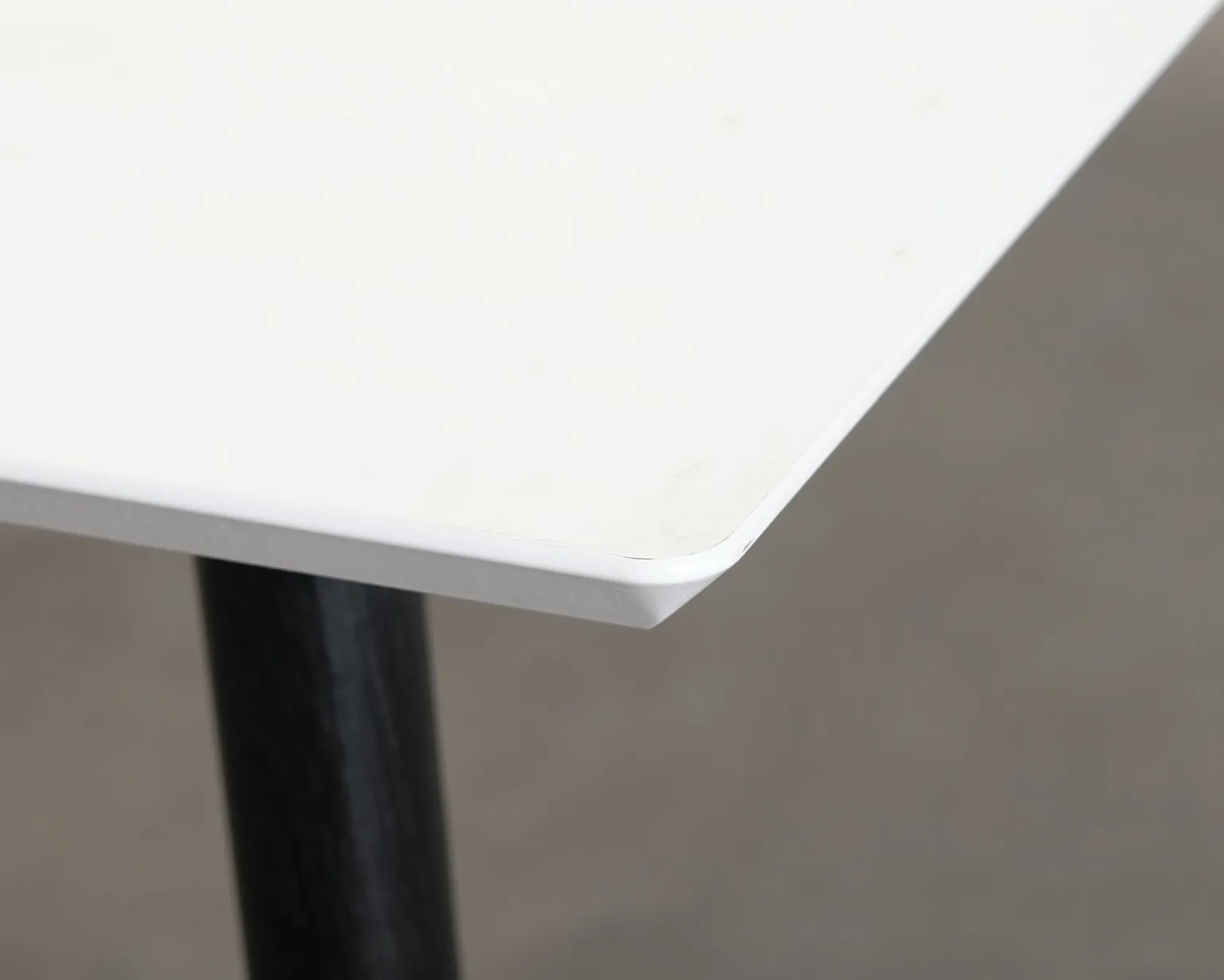 Sofacompany Allie matbord vit / svart