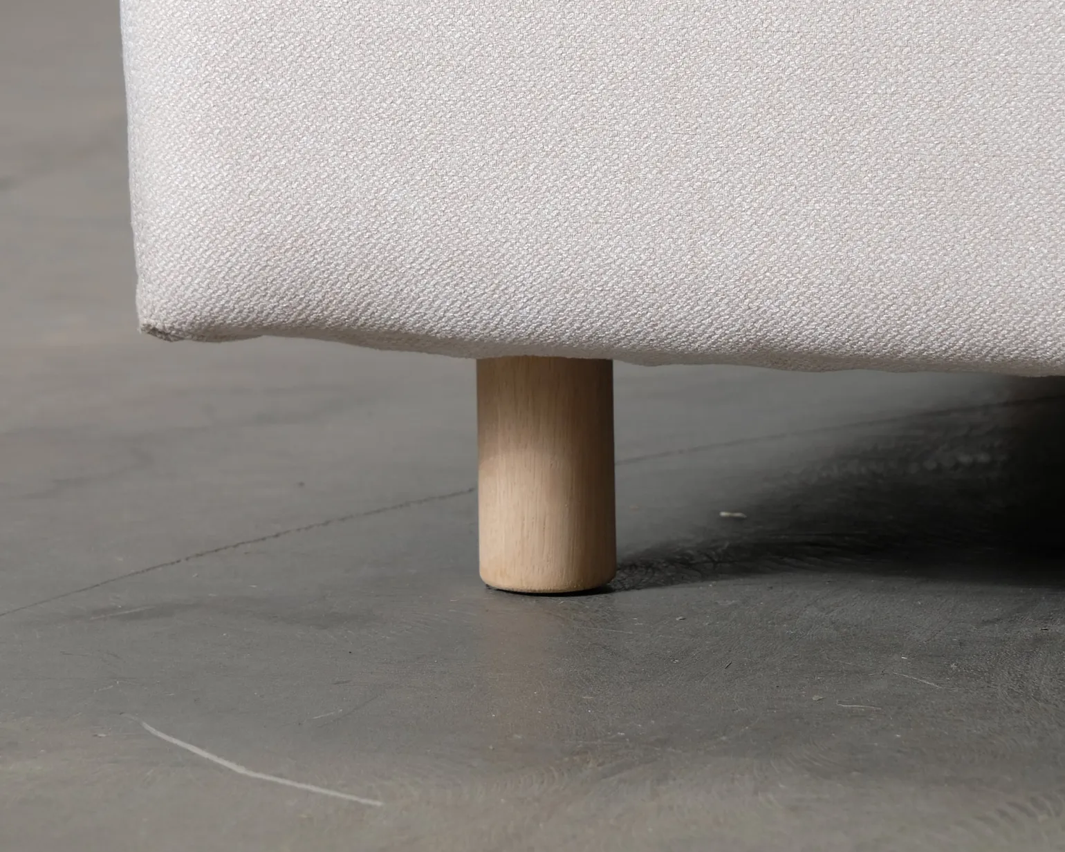 Sofacompany Dylan fotpall naturvit