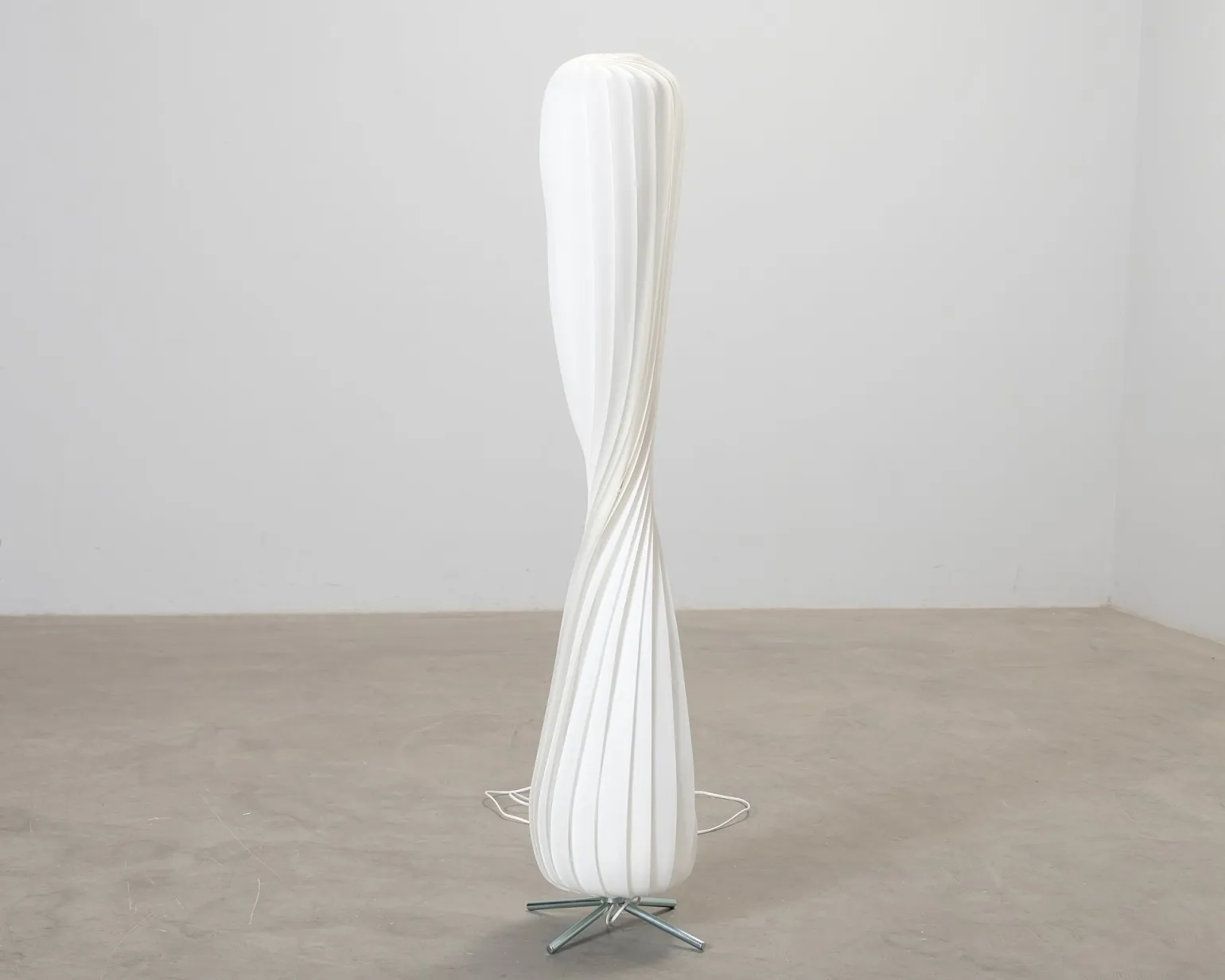 Tom Rossau TR7 golvlampa 117 cm vit