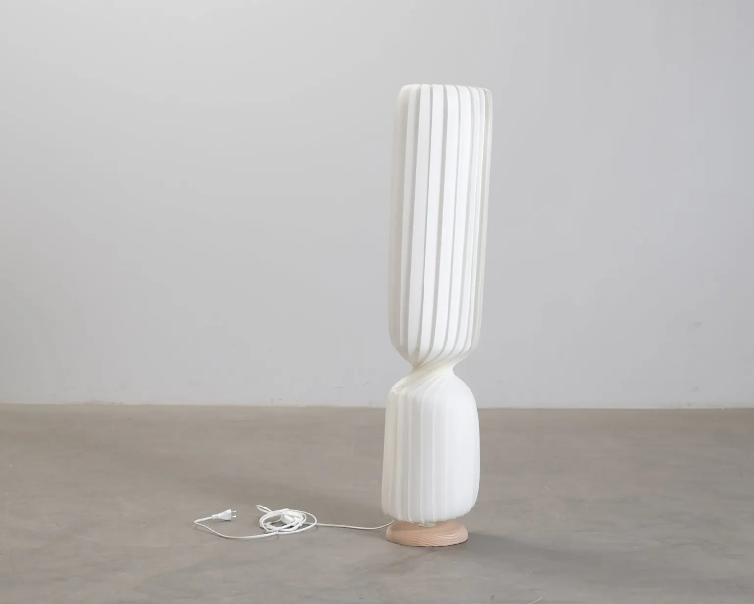 Tom Rossau TR41 golvlampa vit