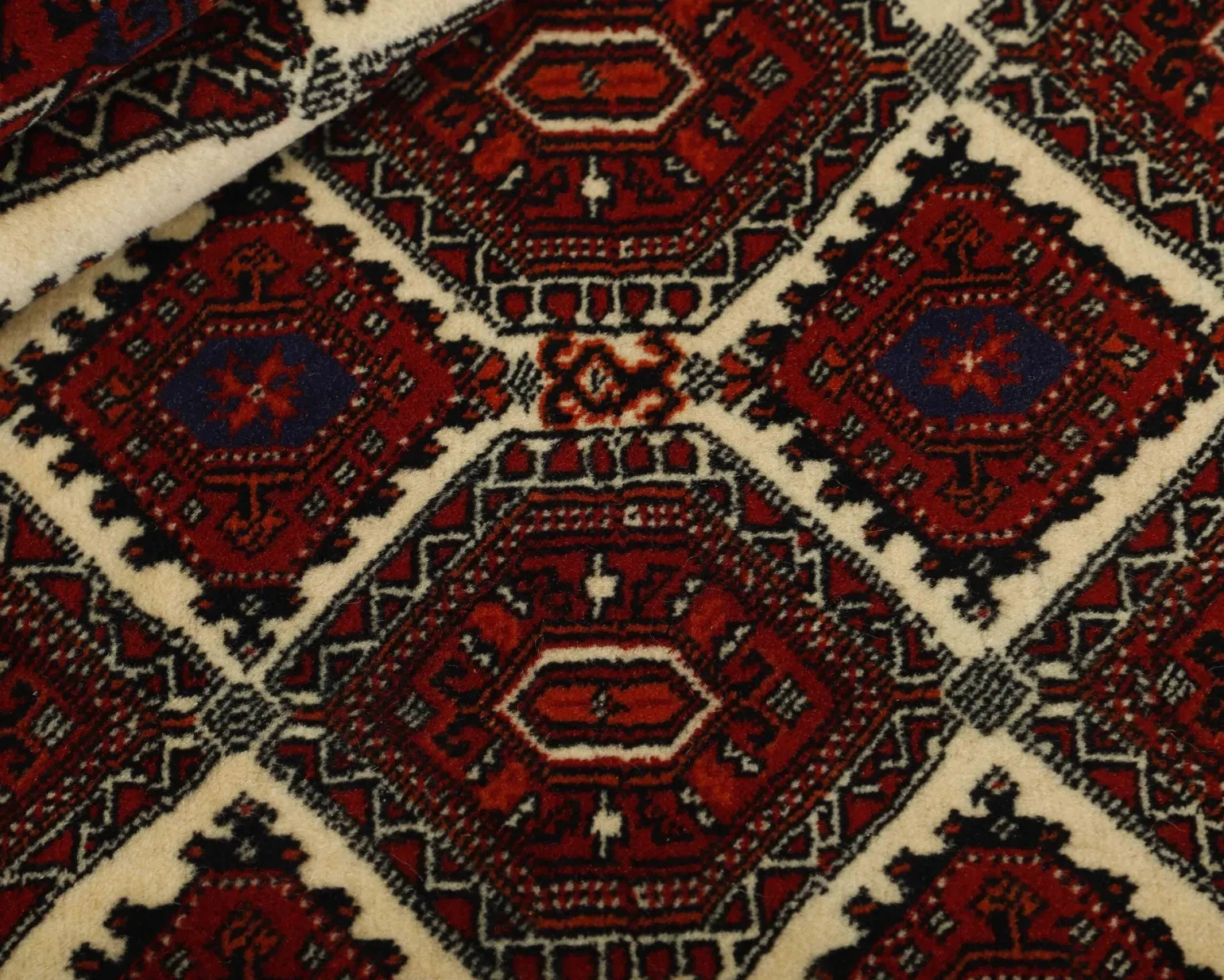 Torkaman Fine orientalisk matta 103 x 136 cm