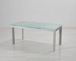 Utdragbart matbord med glasskiva
