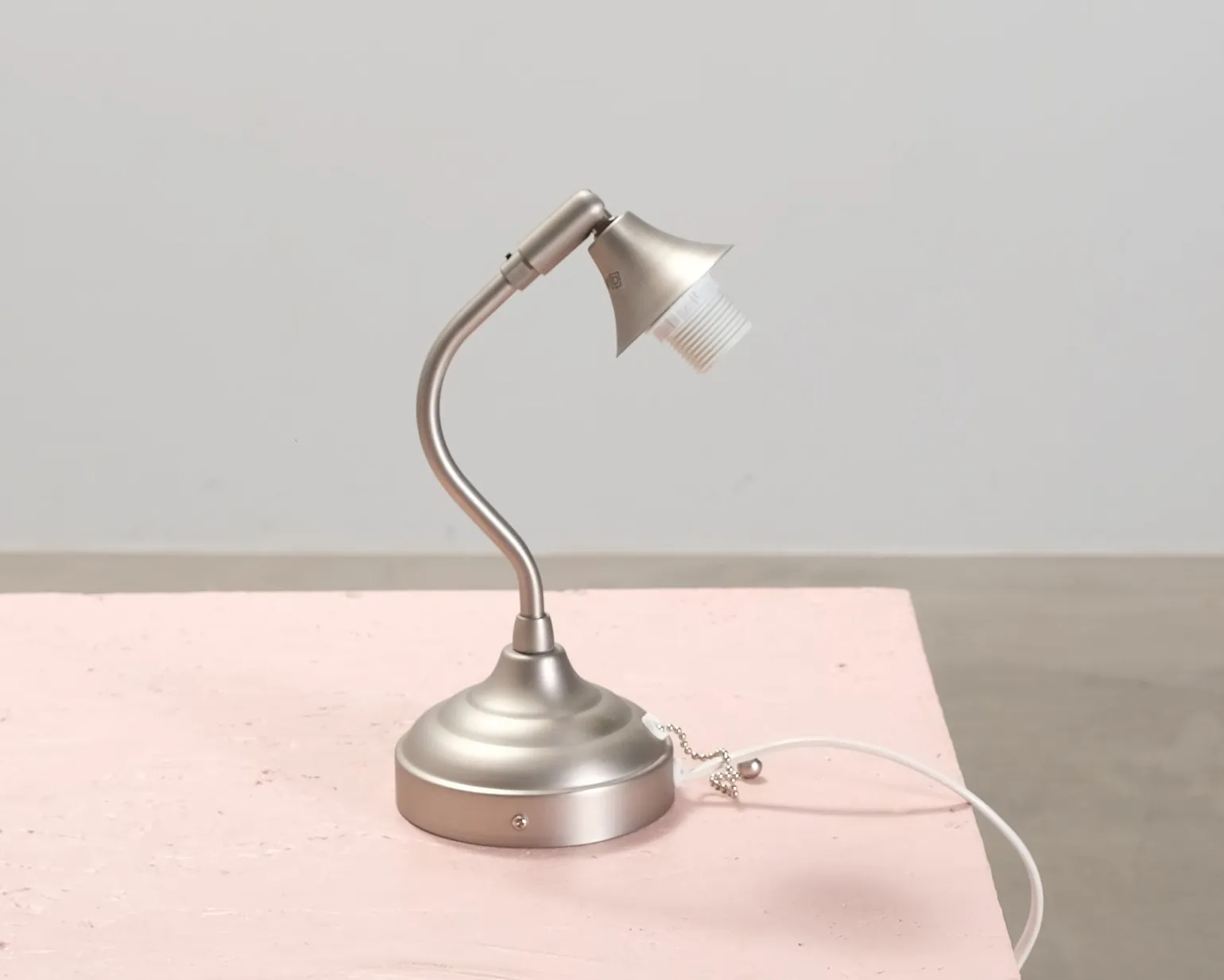 Vägglampa i metall