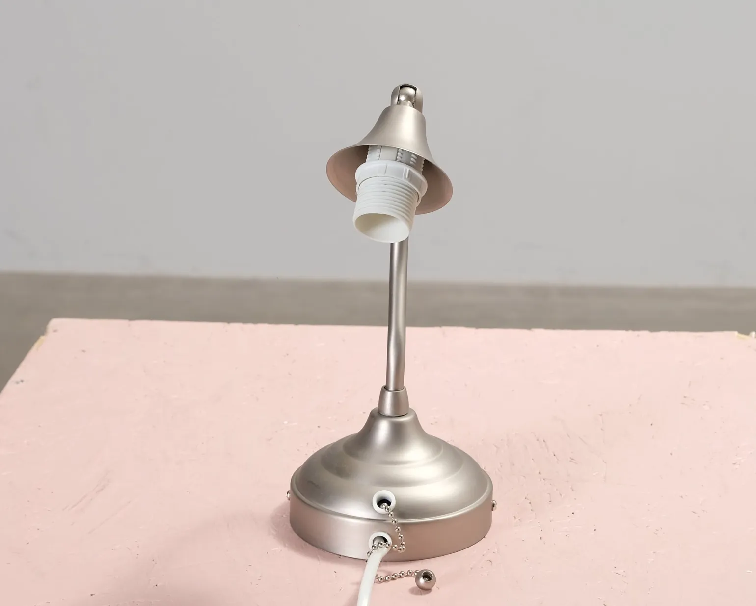 Vägglampa i metall