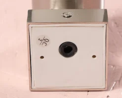 Vägglampa i metall