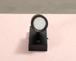 Vägglampa svart