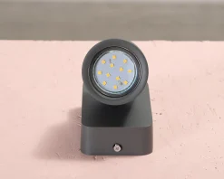 Vägglampa svart