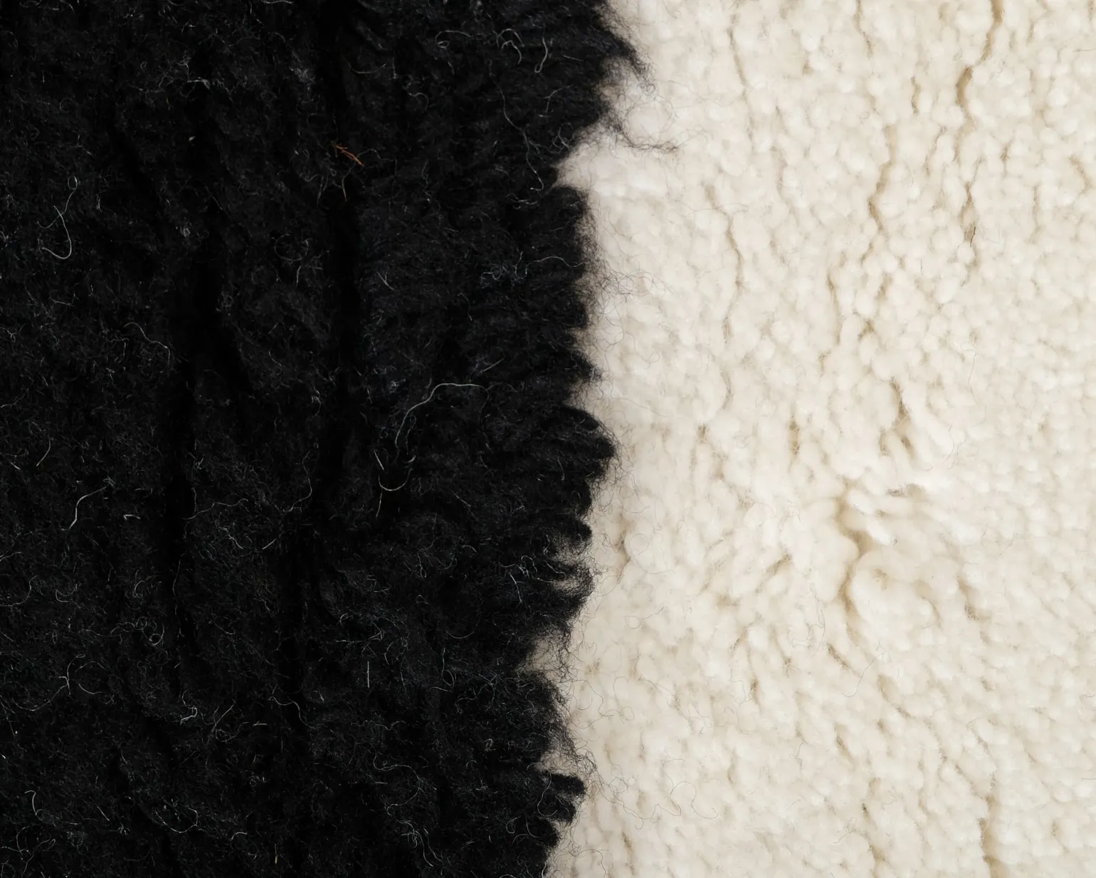 Woven Works Arc ullmatta 160 cm vit / svart