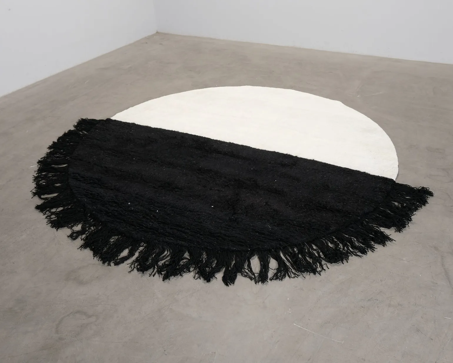 Woven Works Arc ullmatta ø 200 cm vit / svart