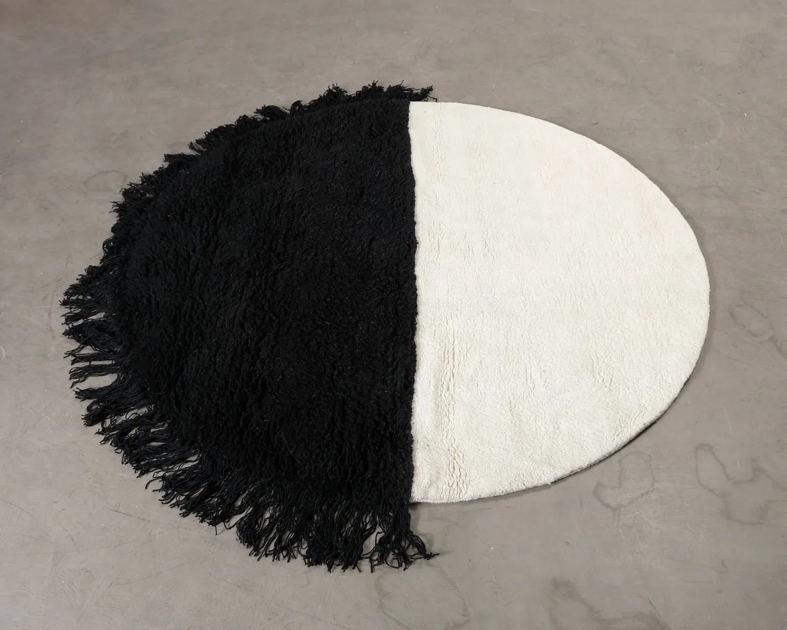 Woven Works Arc ullmatta ø 200 cm vit / svart