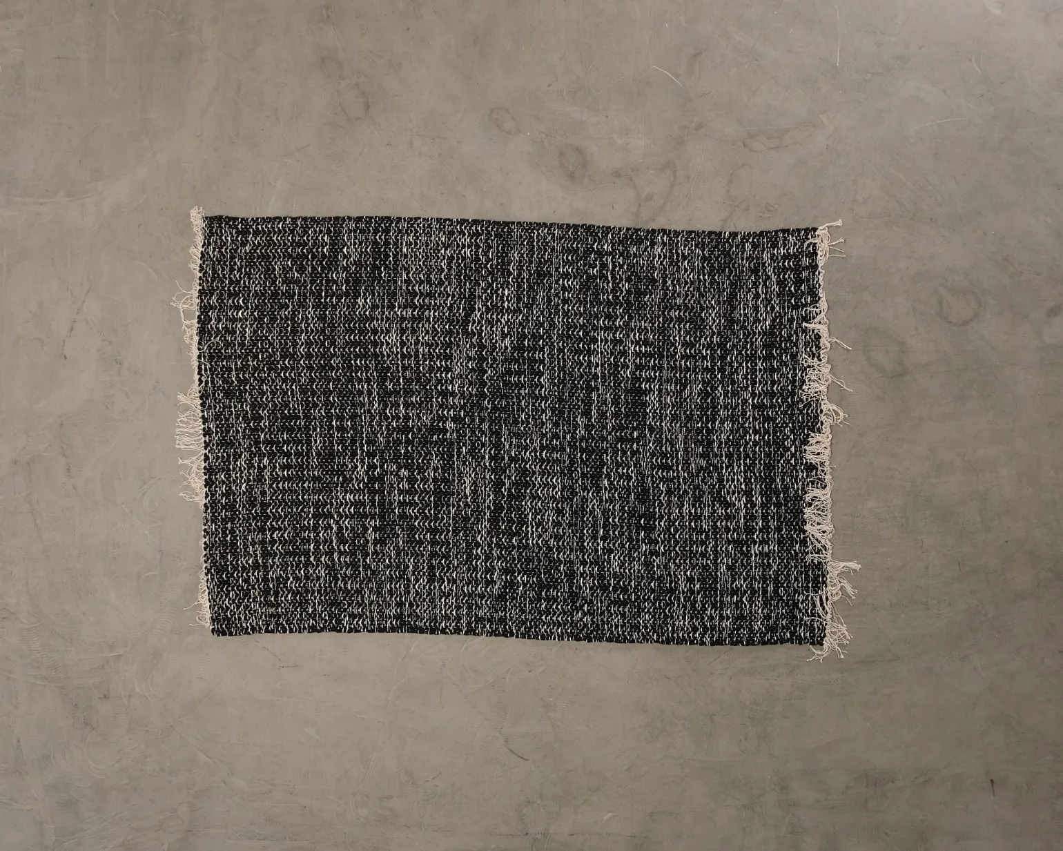 Woven Works Väre matta 160 x 230 cm svart