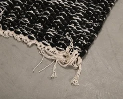 Woven Works Väre matta 160 x 230 cm svart